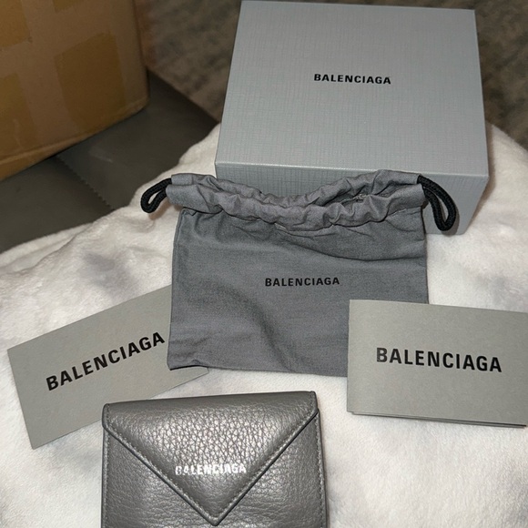 Preloved Balenciaga Papier grey leather wallet great condition 2.75”X 3.75” - Picture 1 of 12